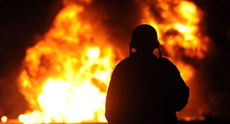 Pria Ini Dibakar Hidup-Hidup oleh Keluarga Kekasihnya