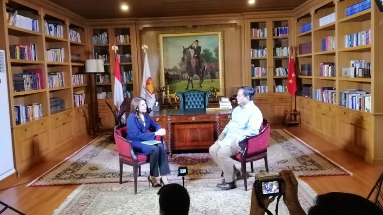 Senang Diberi Cokelat Ledi Marina, Prabowo: Ini Intelnya Luar Biasa