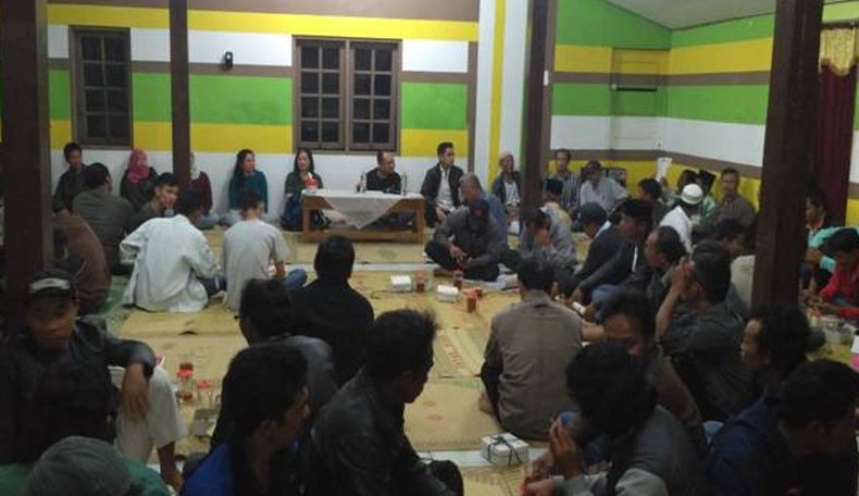 Caleg Perindo Syafril Kulineran Sate dan Wedang Ronde Bareng Relawan