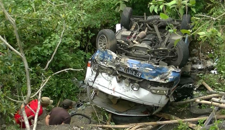 Bus Sugeng Rahayu Terjun ke Sungai di Ngawi, 2 Tewas dan 14 Luka-Luka