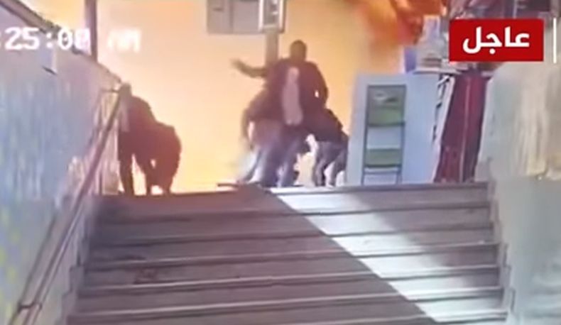 Rekaman CCTV Ungkap Dahsyatnya Kecelakaan Kereta di Kairo