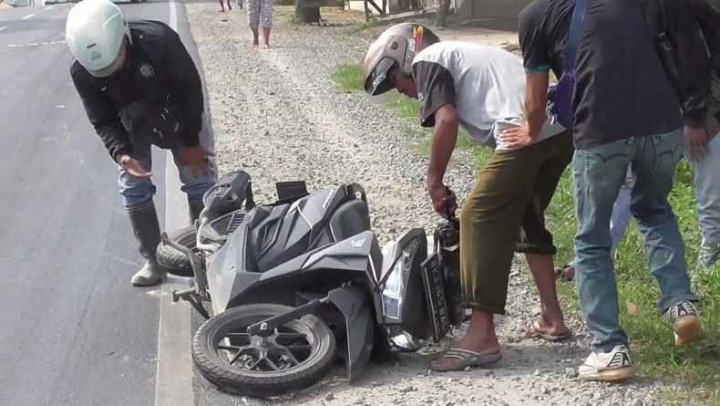 Jalan Kotor dan Licin saat Hujan, Warga Protes Proyek Pabrik di Cikupa