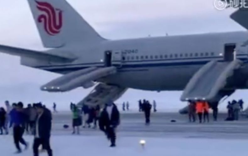 Pesawat Air China Mendarat Darurat di Rusia Gara-Gara Alarm Kebakaran