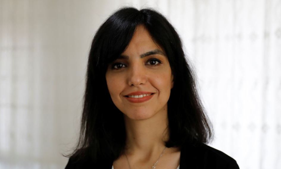 Kisah Perempuan Iran yang Diburu karena Lepas Hijab saat Aksi Protes