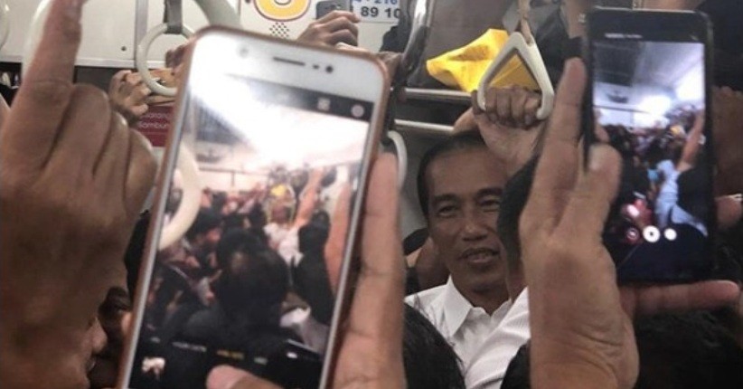 Berdesakan Naik KRL, Jokowi: Saya Jadi Tahu Persoalan di Lapangan