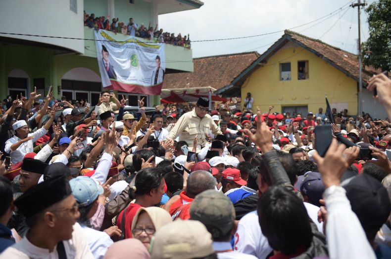 Kelakar dan Janji Prabowo untuk Anak-anak Muda di Garut