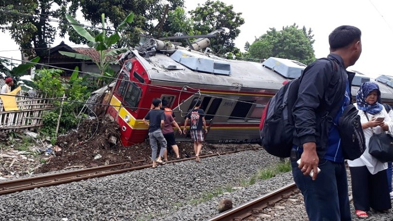KRL Terguling di Kebon Pedes, Perjalanan Jakarta-Bogor Lumpuh
