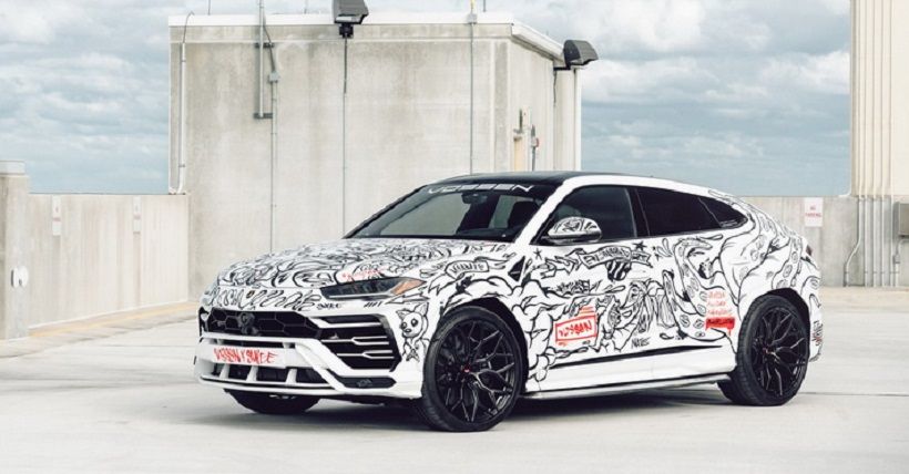 Lamborghini Urus Dijadikan Kanvas untuk Lukisan