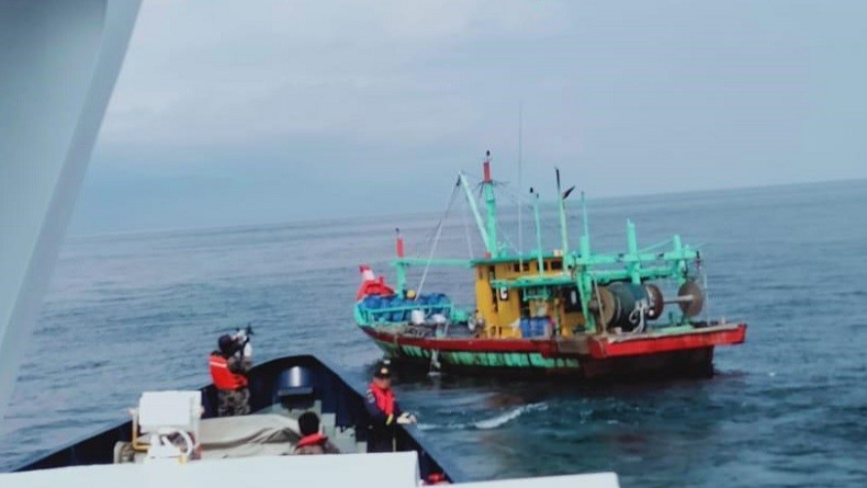 Dua Kapal Ikan Berbendera Malaysia Ditangkap di Selat Malaka