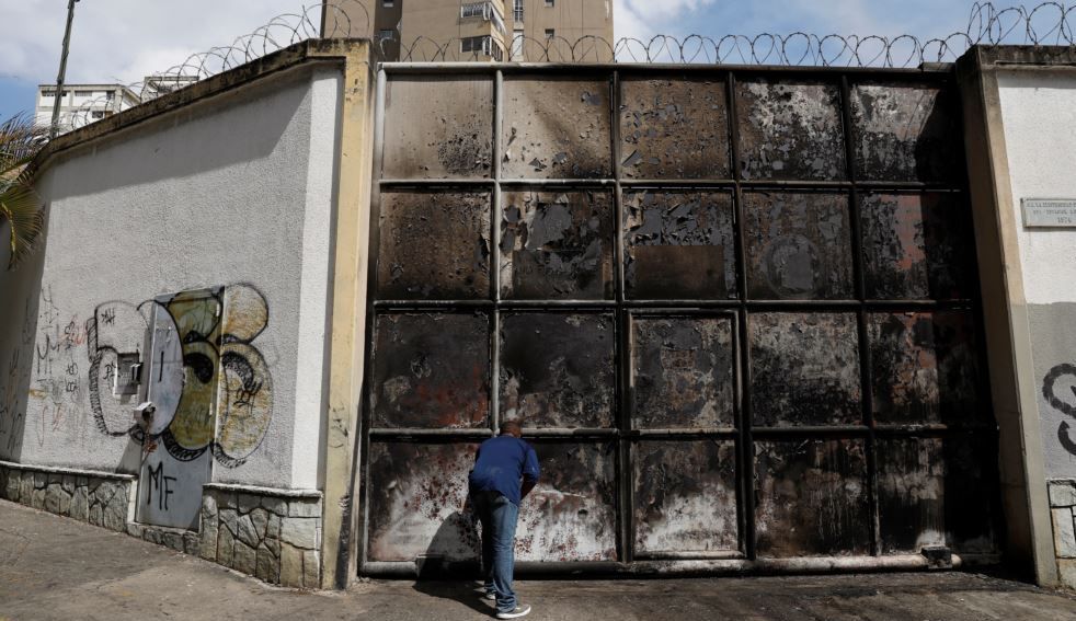 Pemadaman Listrik di Venezuela Paksa Warga Gunakan Air Tercemar