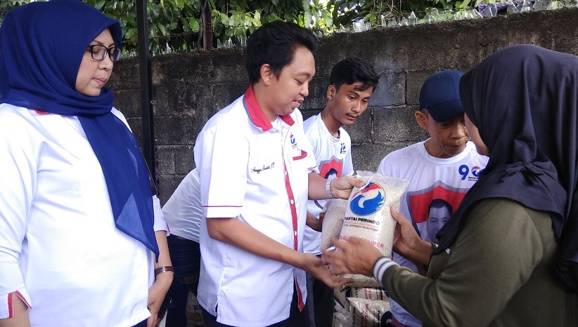 Bazar Murah Mendekatkan Perindo dengan Masyarakat Kemanggisan Ilir