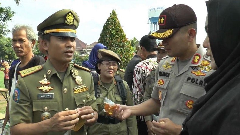 Kecolongan, Miras Oplosan Plastik Dijual di Sekolah-Sekolah Kendal