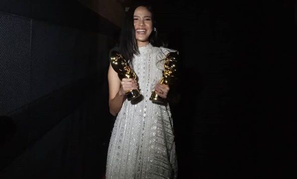 Della Dartyan Raih 2 Penghargaan sebagai Aktris Pendatang Baru