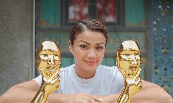 Piala IMA Awards Jadi Kado Terindah Nirina Zubir yang Baru Ultah Ke-39