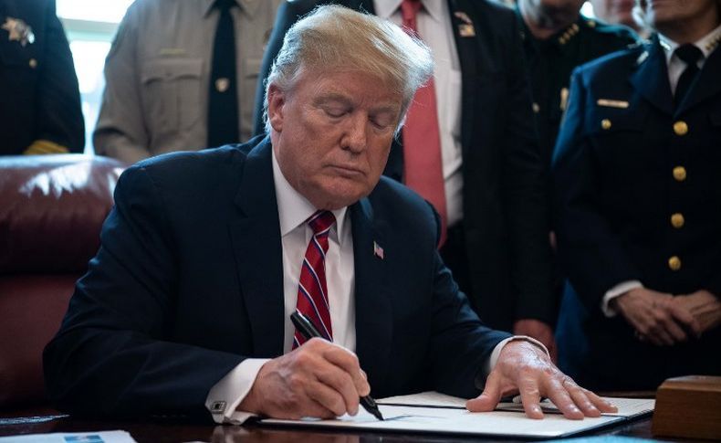 Melawan, Trump Veto Keputusan Kongres Terkait Dana Tembok Perbatasan