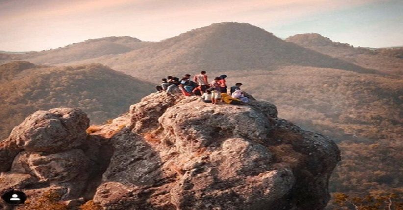 Mengintip Pesona Kota Wonogiri dari Bukit Cumbri yang Terselimut Awan