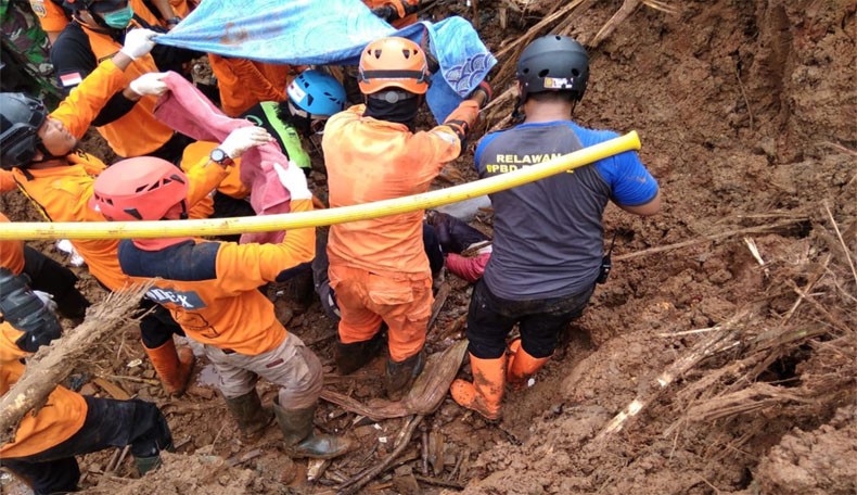 Longsor Timbun 20 Penambang Emas di Bogor, 5 Orang Tewas