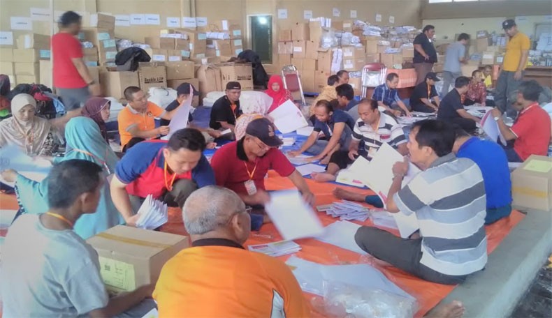 KPU Sleman Libatkan Ratusan Orang Lipat Surat Suara Pemilu 2019