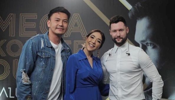 Gisella Anastasia Gandeng Wijaya Saputra di Konser Calum Scott