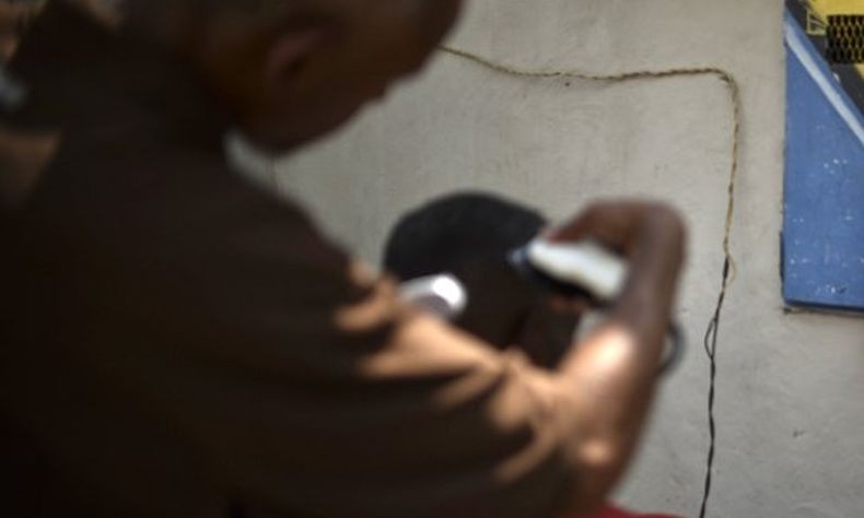 Di Negara Ini, Barber Shop yang Mencukur ala Artis Barat Akan Didenda