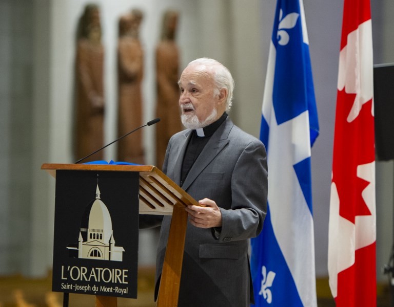 Disiarkan Langsung di TV, Pastor Ditikam di Gereja Terbesar Kanada