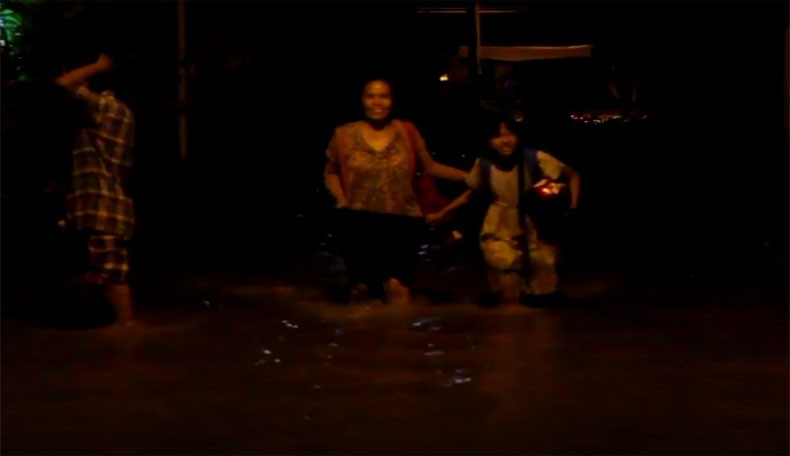 Diguyur Hujan 3 Jam, Ratusan Rumah di Cirebon Terendam Banjir 1 Meter