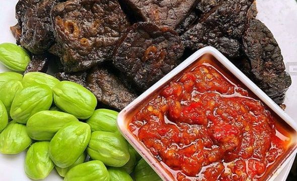 Sajian Lezat Paru Bacem Goreng, Rasanya Bikin Ketagihan