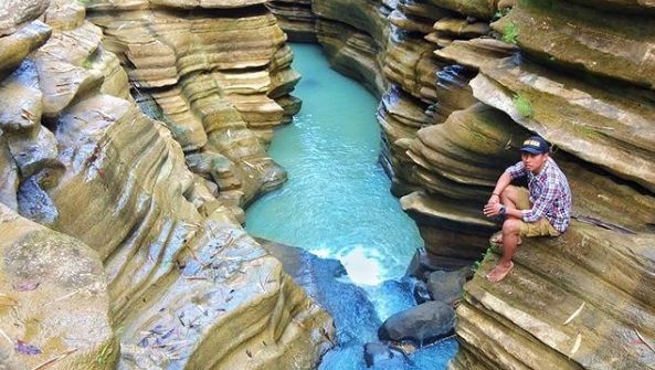 Pesona Curug Lumbung, Ukiran Tebingnya Unik Terbentuk Alami