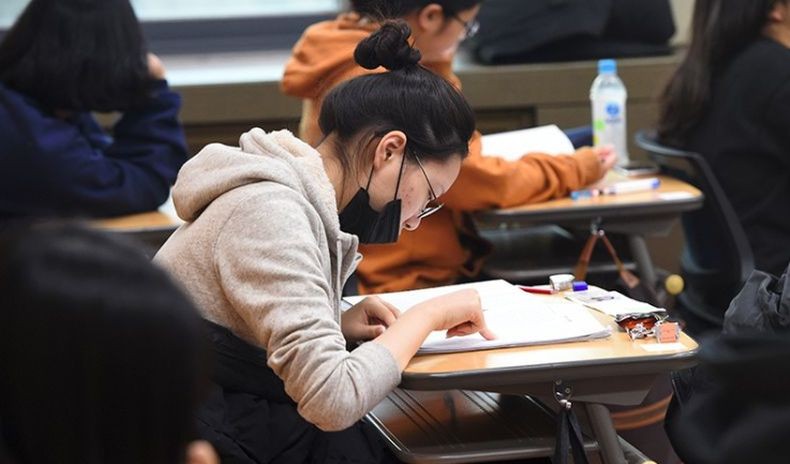 Profesor di Korsel Paksa Mahasiswa Bikinkan Tesis untuk Anaknya