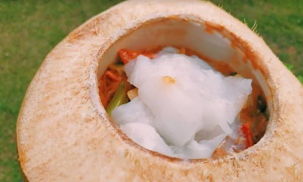 Menikmati Uniknya Rasa Sapi dalam Kelapa, Menu Thailand di Hobbit Hill