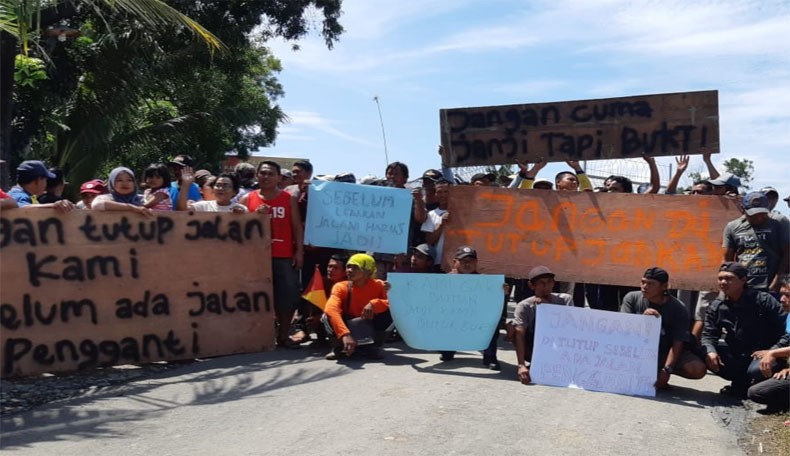 Protes Penutupan Jalur Pantai Congot, Warga Blokade Jalan Proyek NYIA