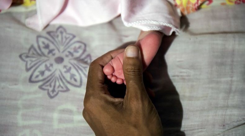 Ajaib, Ibu Ini Lahirkan Bayi Kembar 26 Hari Setelah Anak Pertama Lahir