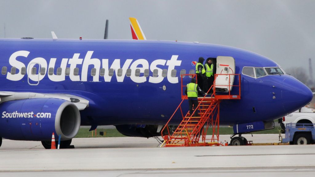 Demi Gaji Tak Dipotong Besar, Pramugari Southwest Diminta Jualan Kartu Kredit