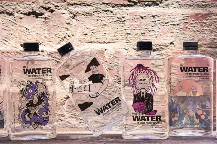 Pakai Merek 'Ini Bukan Buatan China', Perusahaan Minuman Botol Dikecam