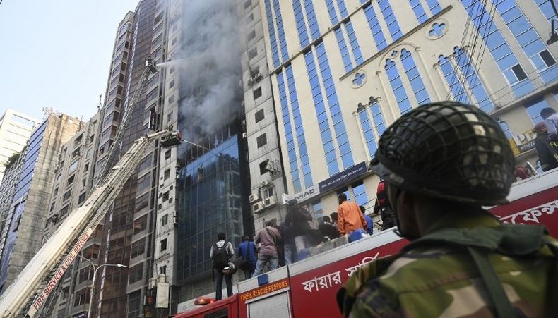 25 Orang Tewas dalam Kebakaran Gedung di Dhaka, Termasuk 6 yang Loncat