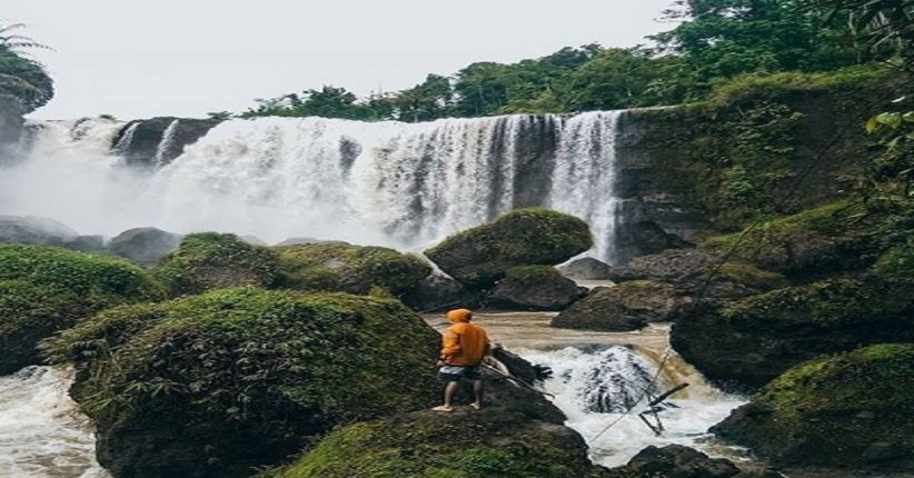 Pesona Curug Dadali Cianjur, Batu Lumutnya Unik Terlihat Instagenik