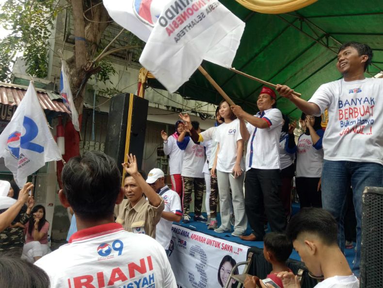 Gaya Caleg Perindo Memajukan Indonesia: Ajak Warga Tambora Senam Sehat