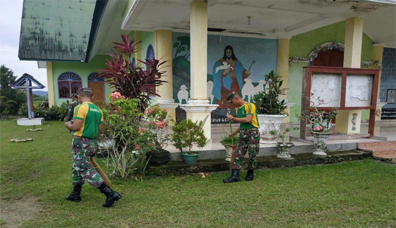 Beri Kenyamanan, Satgas Yonif 328 Bersih-Bersih Gereja Betlehem