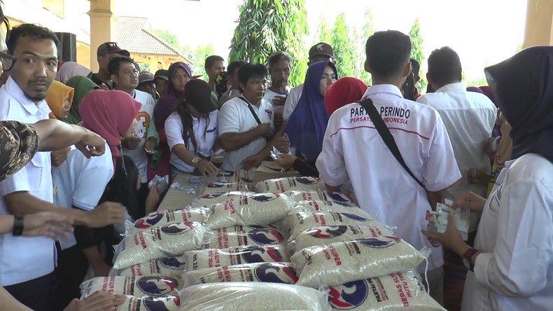 Warga Merasa Terbantu dengan Program Beras Murah Perindo di Kendal