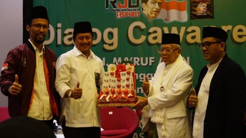 Cawapres Ma'ruf Amin Bagikan Ratusan Akta Yayasan Pesantren di Garut