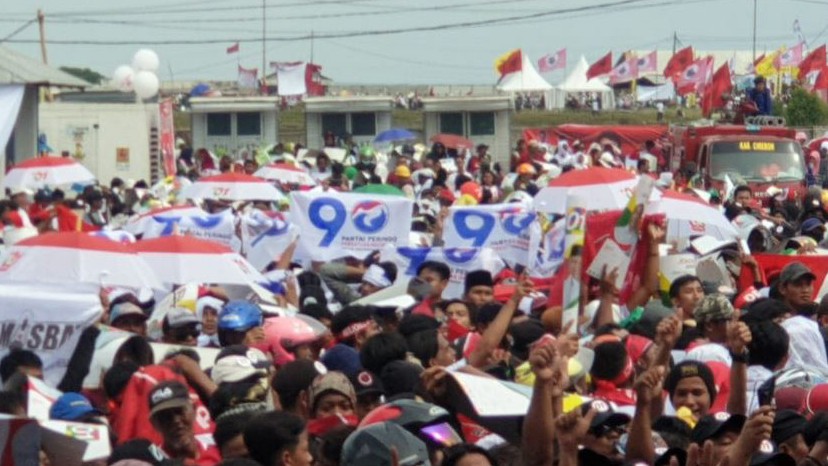Kampanye Jokowi di Cirebon, Ribuan Massa Padati Lokasi Sejak Pagi Hari