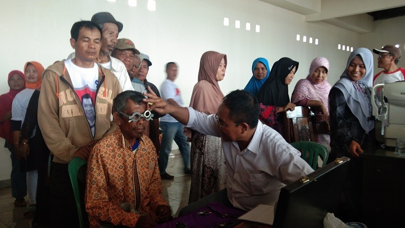 Warga Serbu Pemeriksaan Mata yang Digelar Baja Perindo di Pemalang