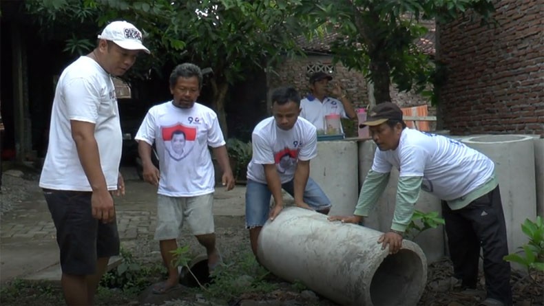 Caleg Perindo Perbaiki Gorong-Gorong dan Jalan di Rowosari Semarang