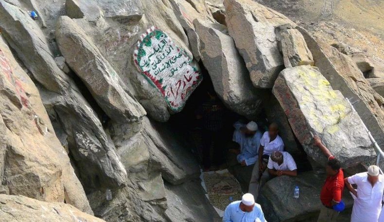 Heboh Ada Tulisan Depok di Gua Hira, Netizen: Malu-maluin!