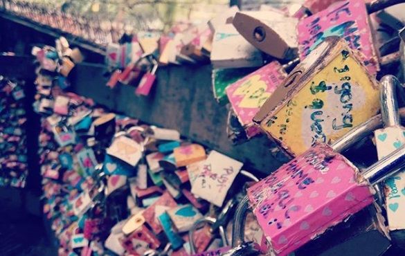 Wisata ala Eropa di Bandung, Tempatnya Seru karena Ada Gembok Cinta