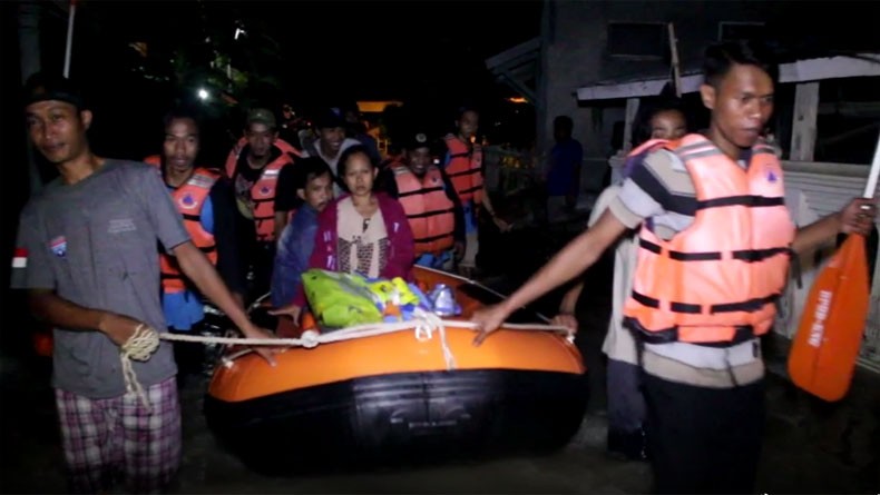 Banjir di Indramayu Terus Meluas, Ribuan Warga Dievakuasi
