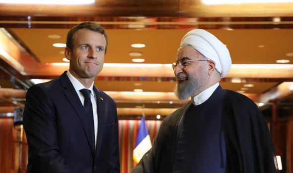 Lewat Telepon, Macron Desak Rouhani Kurangi Ketegangan dengan Trump