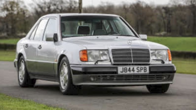 Mobil Mr Bean Masuk Rumah Lelang