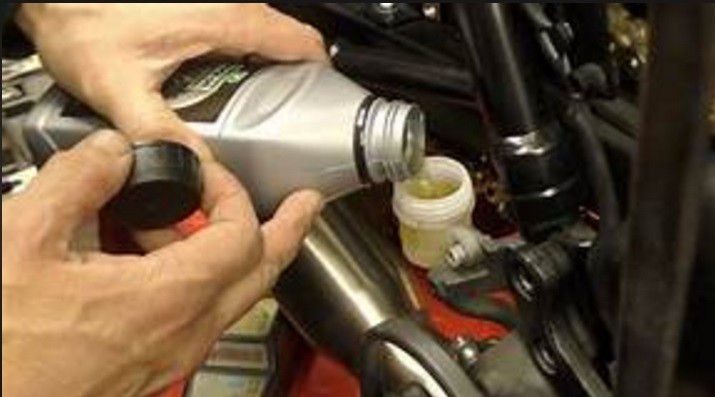 Pengereman Bermasalah, Perhatikan Kondisi Minyak Rem