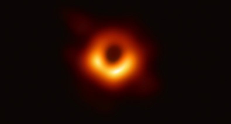 Pertama Kali, Ilmuwan Internasional Ungkap Foto 'Black Hole'